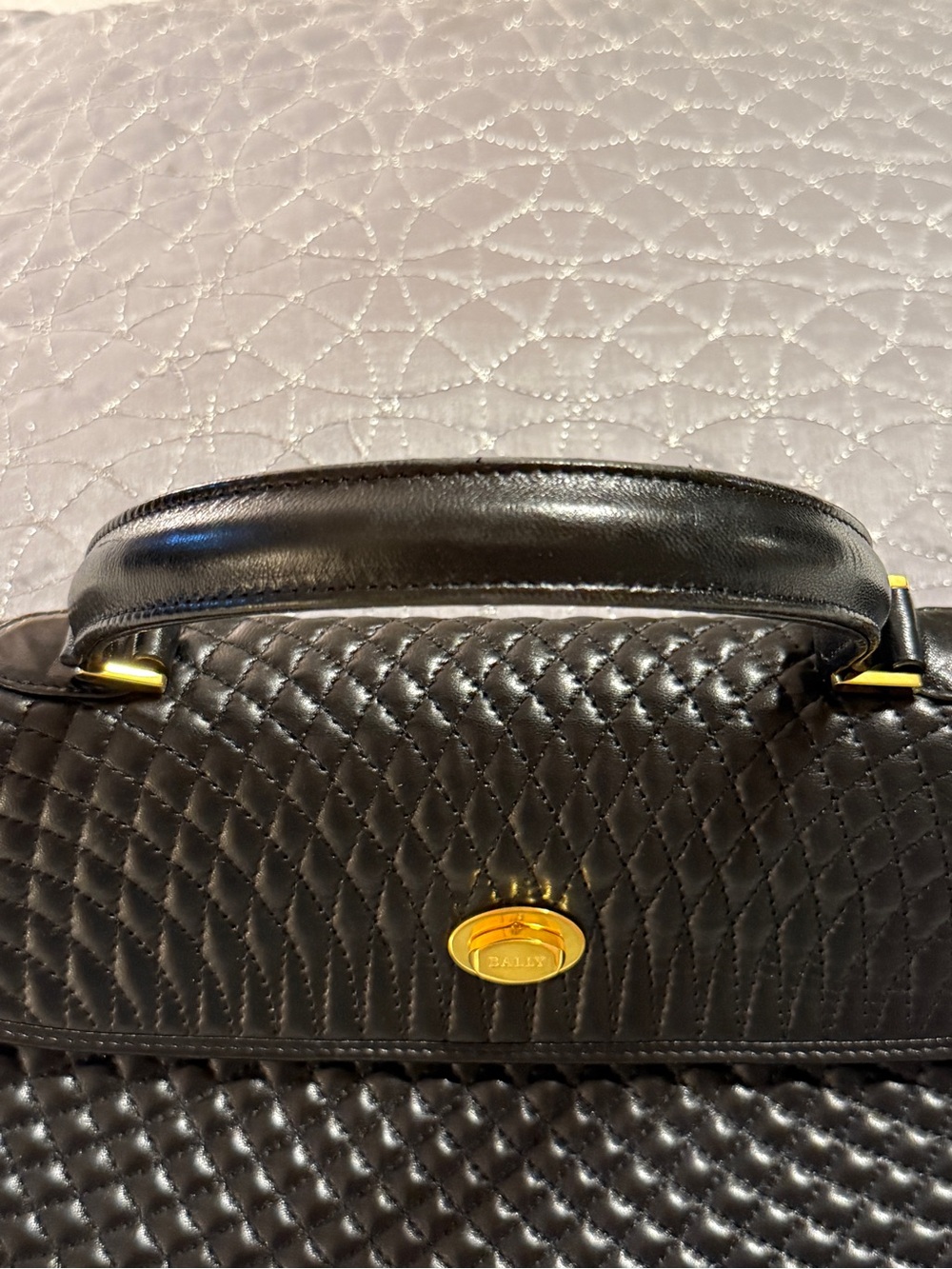 BALLY Women’s Vintage Quilted Black Leather Top Handle Purse Gold Turnlock NEW - Picture 6 of 16
